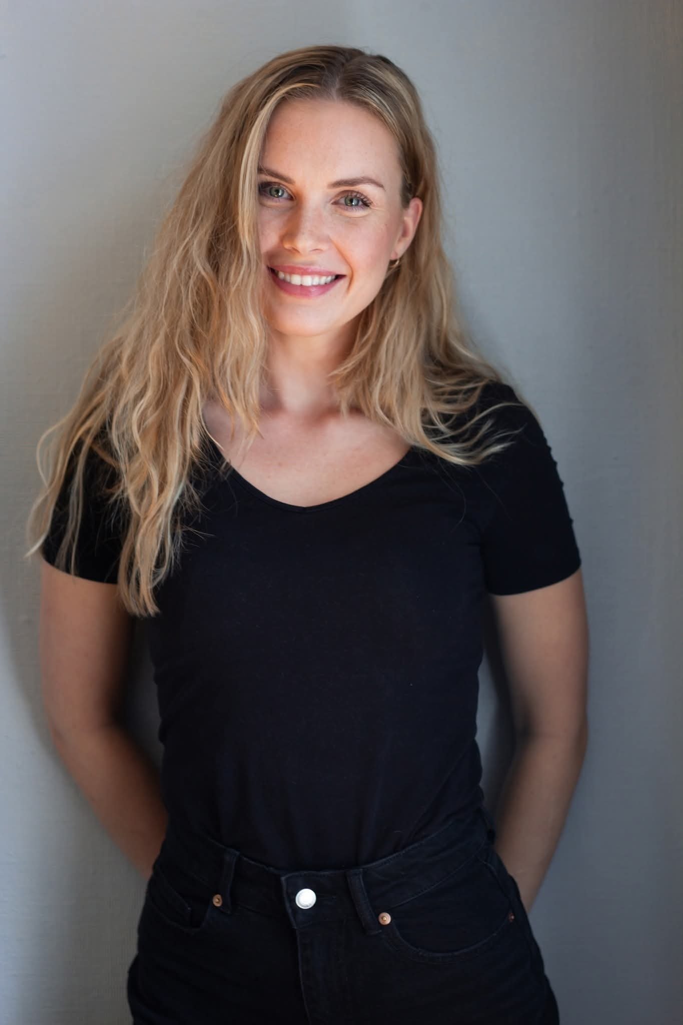بازیگر Julie Abrahamsen  