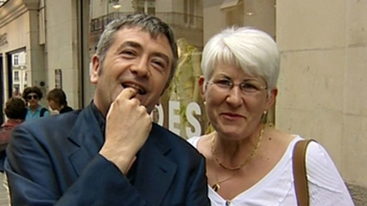 Lafesse : Lafesse refait le trottoir|Lafesse : Lafesse refait le trottoir