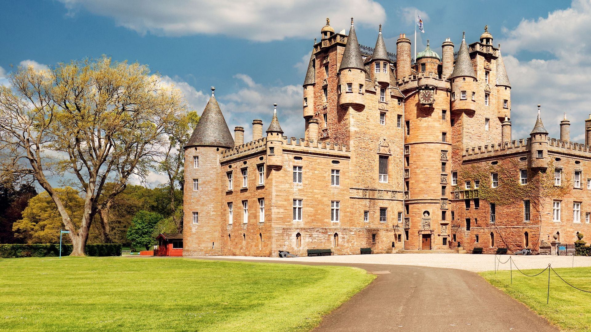 Glamis Castle: A Royal Residence|Glamis Castle: A Royal Residence