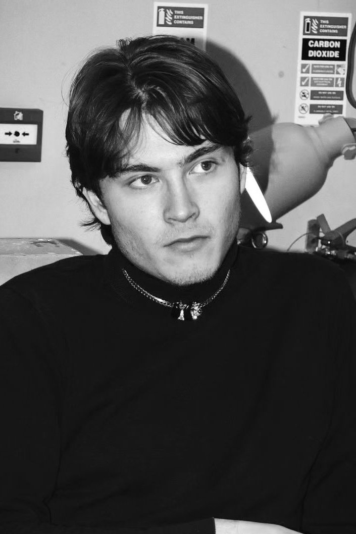 بازیگر Kris Guštin  