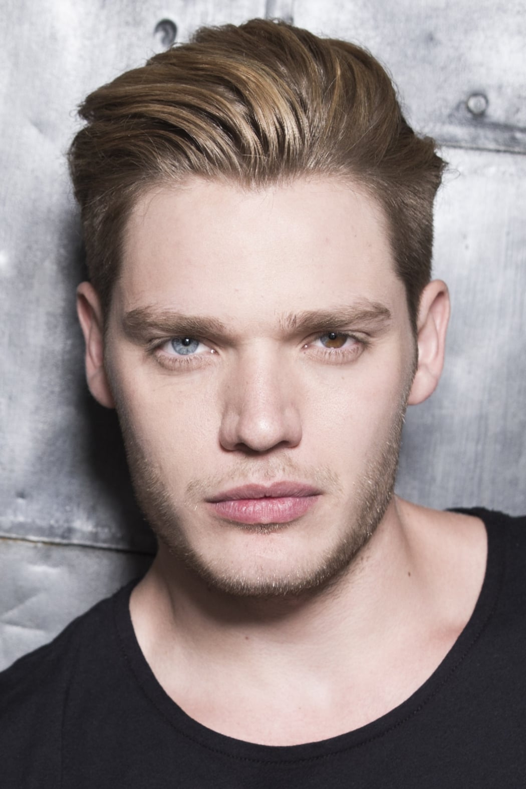 بازیگر Dominic Sherwood  