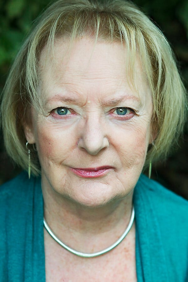 بازیگر June Watson  