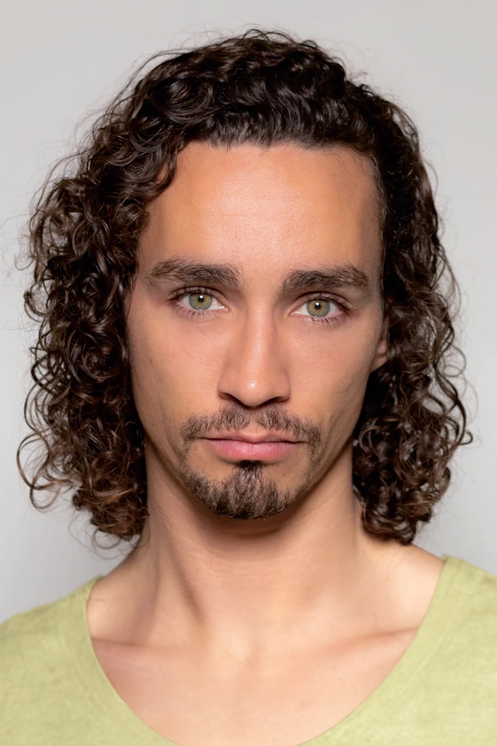 بازیگر Robert Sheehan  