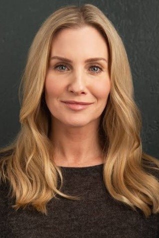 بازیگر Emma Gilmour  