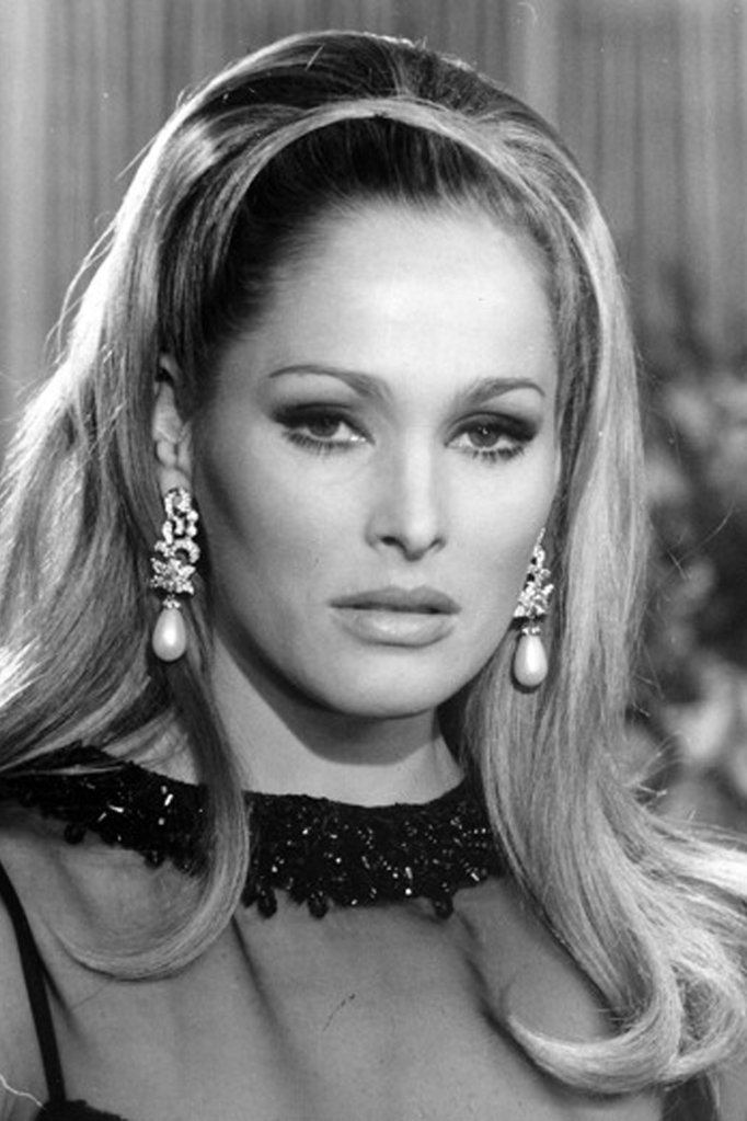بازیگر Ursula Andress  