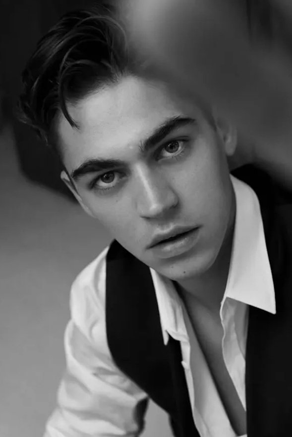 بازیگر Hero Fiennes Tiffin  