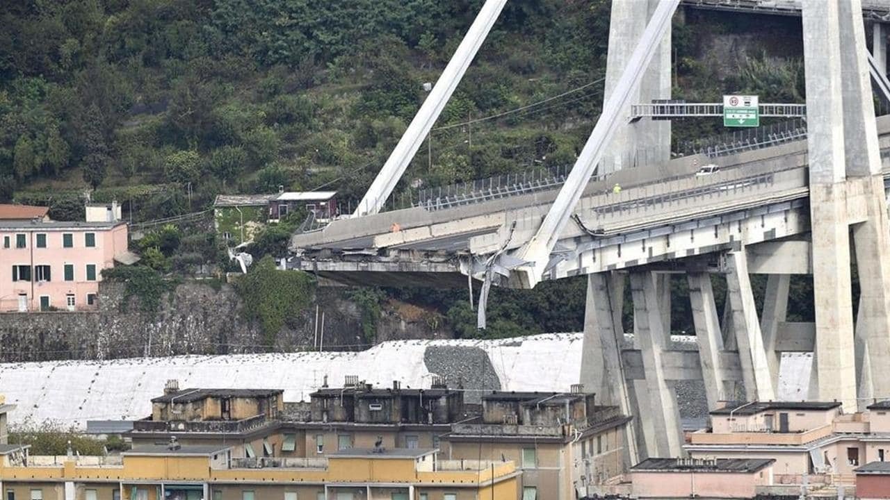 Genova ore 11:36|Genova ore 11:36