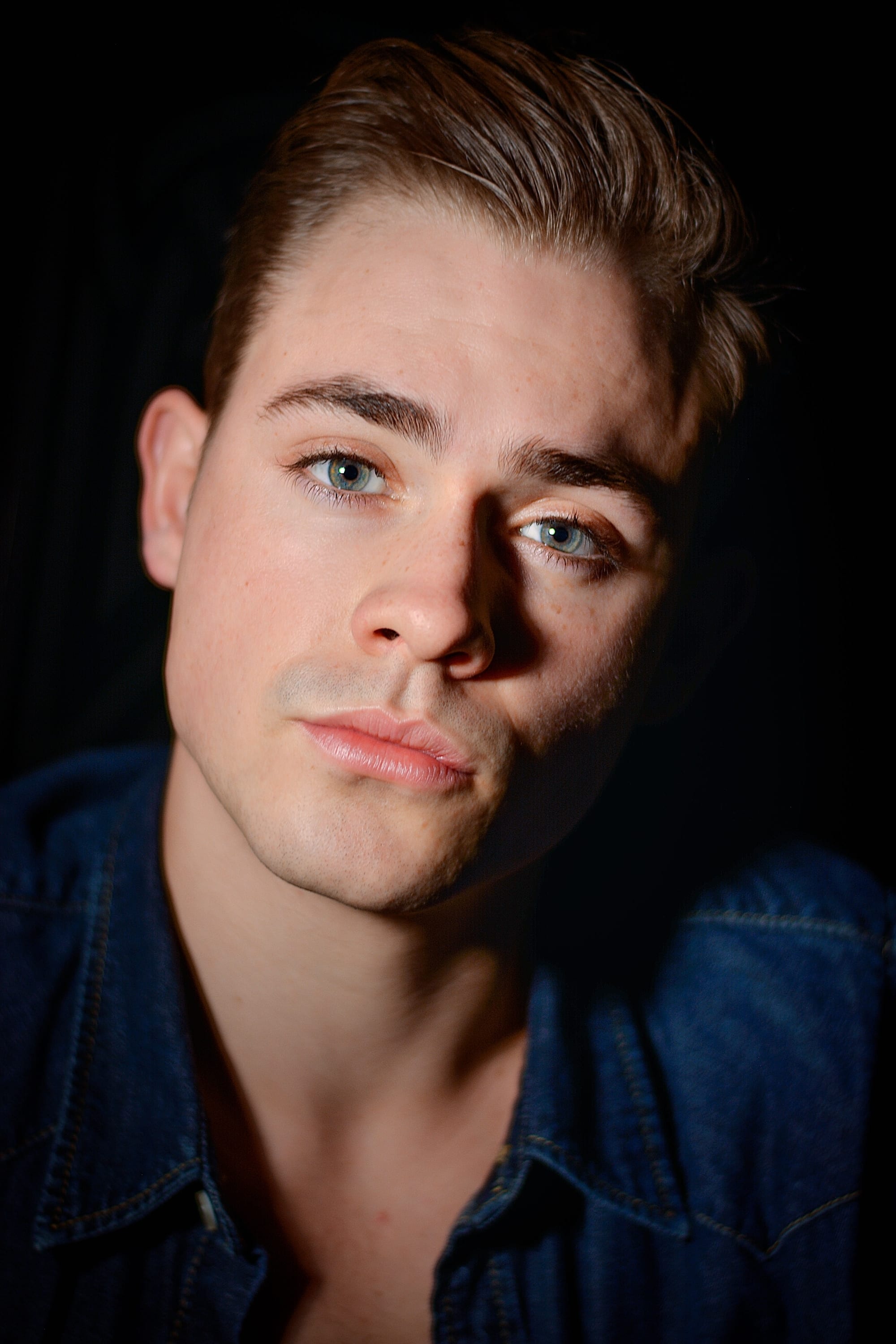 بازیگر Dacre Montgomery  