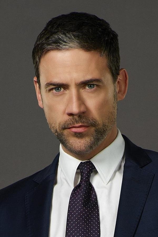 بازیگر Adam Rayner  