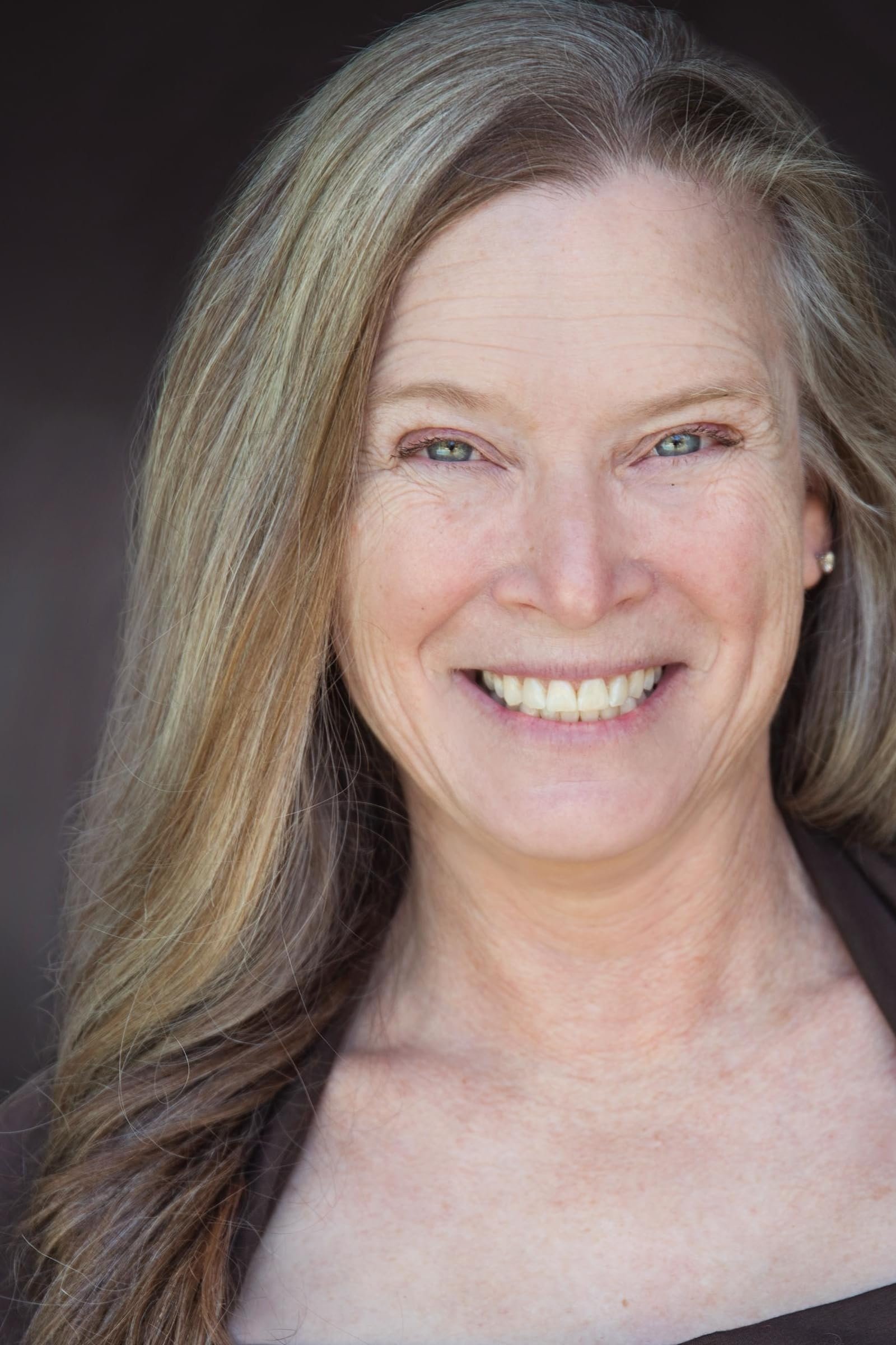 بازیگر Annette Saunders  