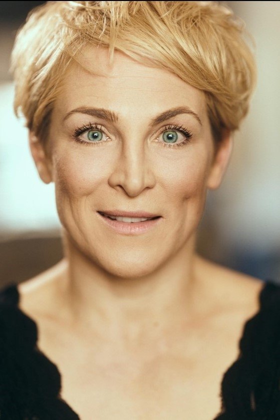 بازیگر Bettina Kenney  