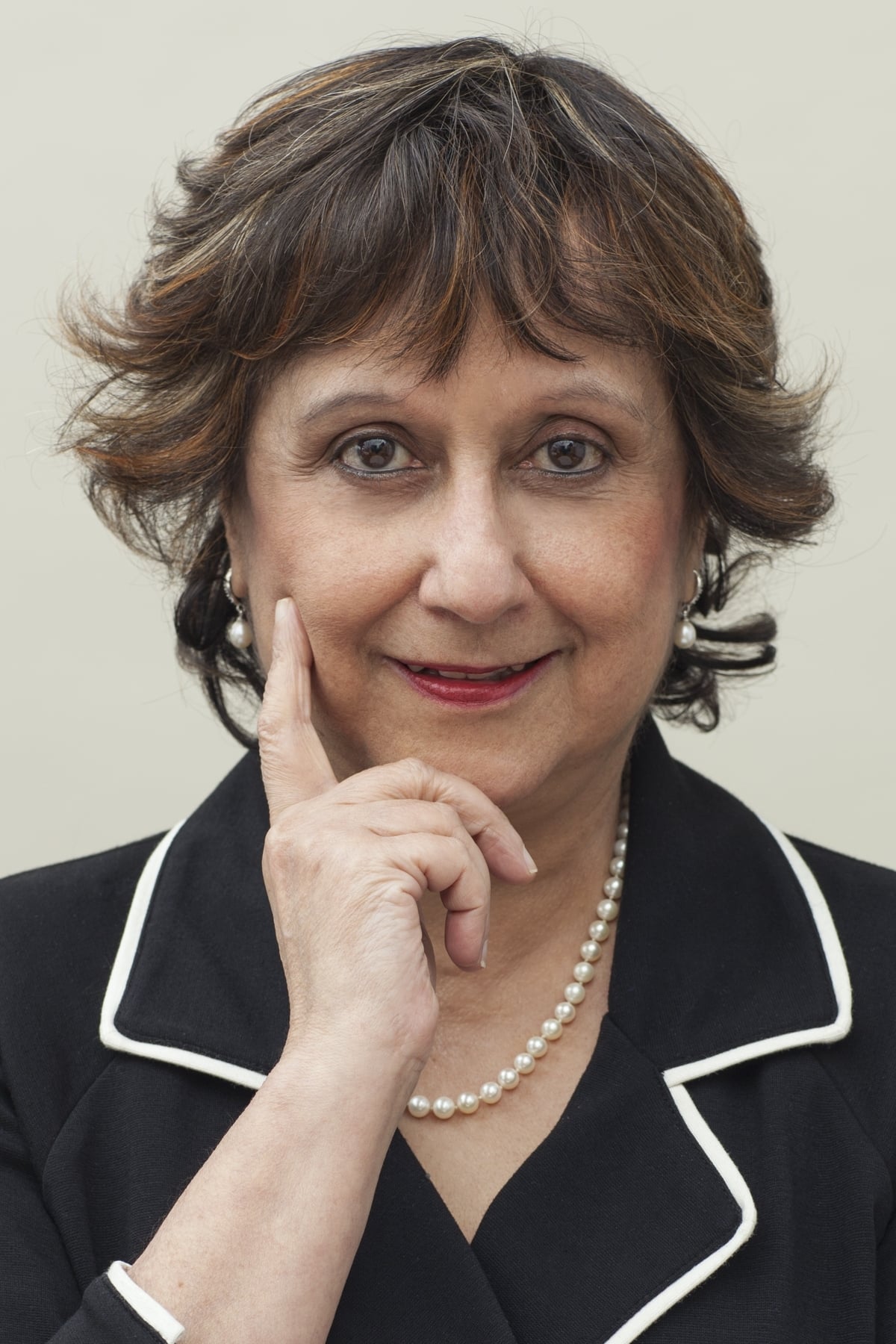 بازیگر Yasmin Alibhai-Brown  