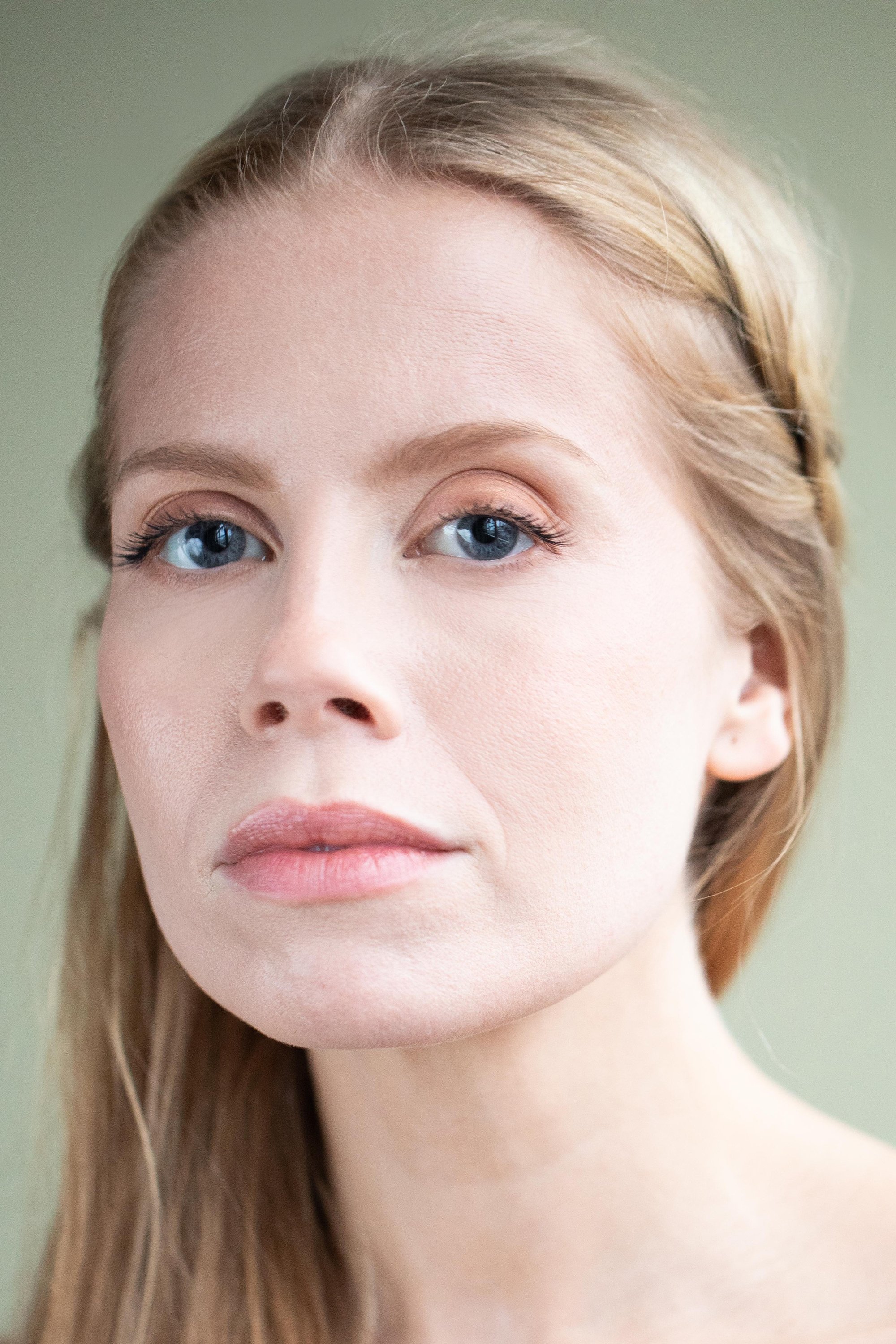 بازیگر Silja Rós Ragnarsdóttir  