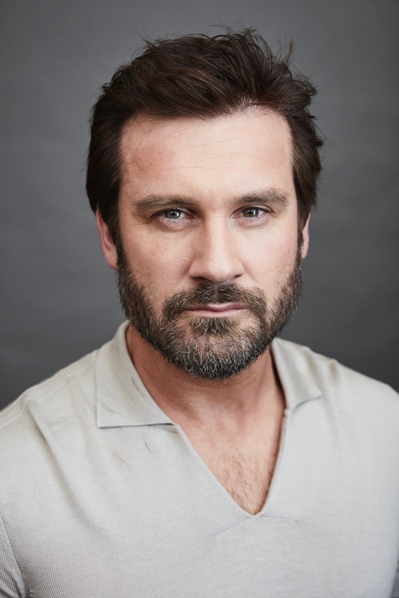 بازیگر Clive Standen  