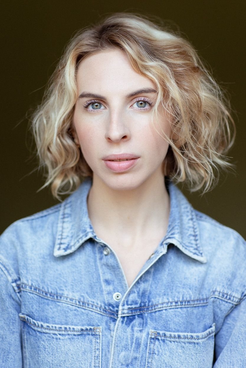 بازیگر Mélodie Molinaro  