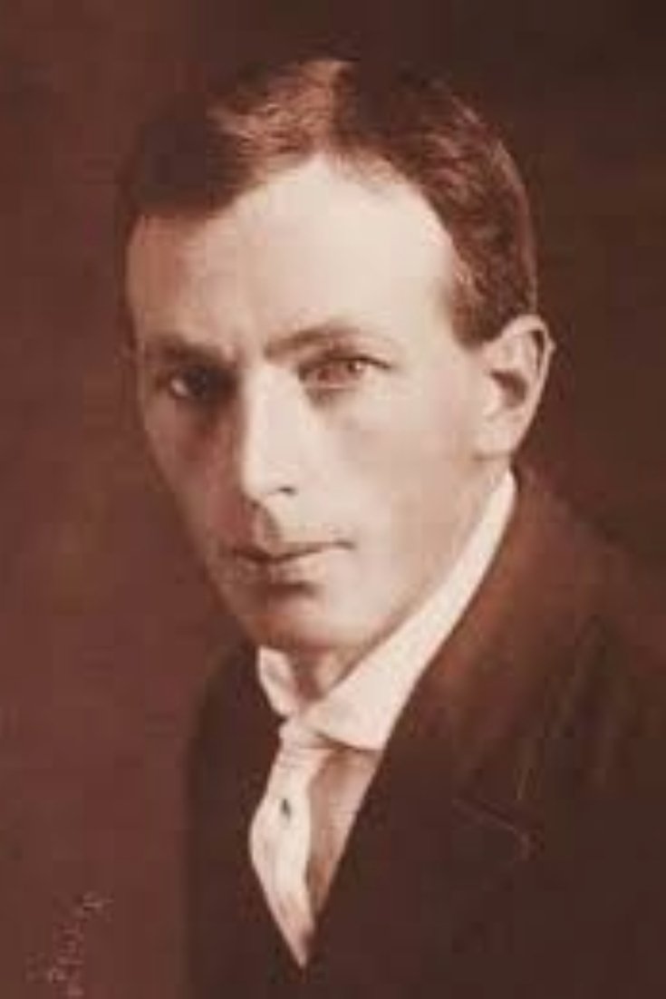 بازیگر Arthur White  