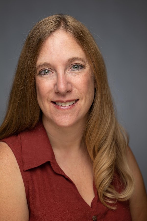 بازیگر Debbie Marr  