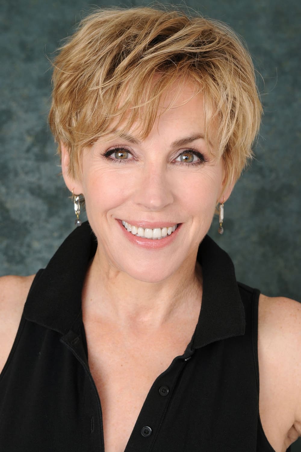 بازیگر Bess Armstrong  