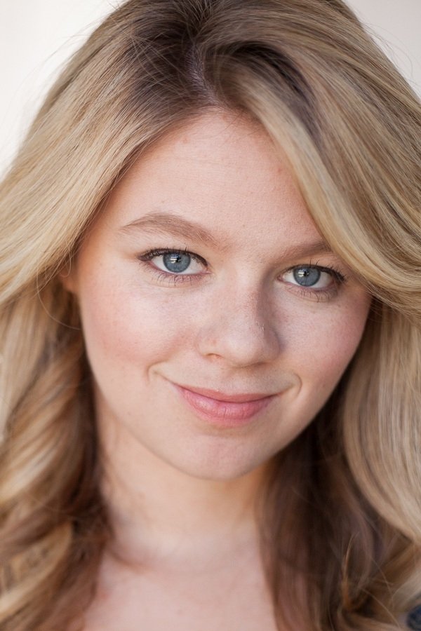 بازیگر Sierra Hawkins  