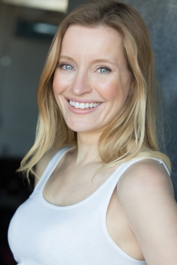 بازیگر Sharon Young  