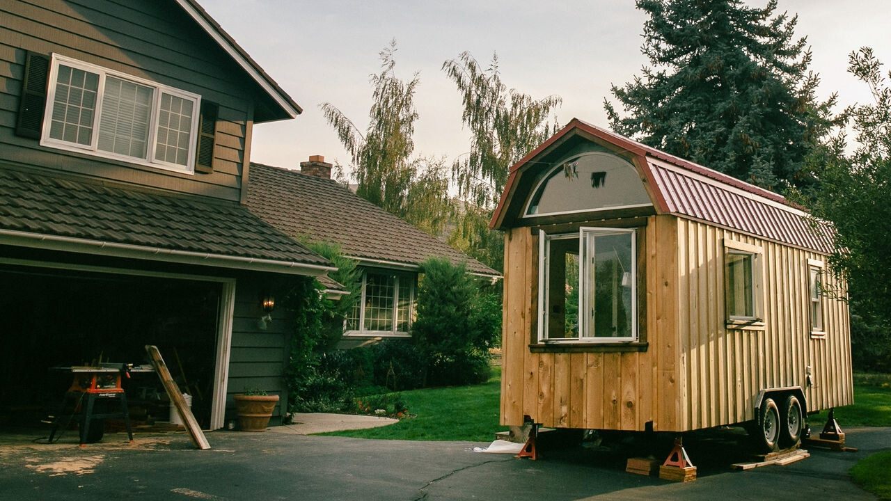 Small is Beautiful: A Tiny House Documentary|Small is Beautiful: A Tiny House Documentary