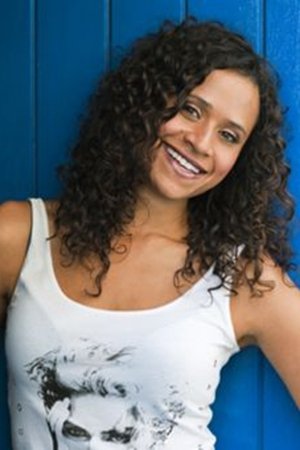 بازیگر Angel Coulby  