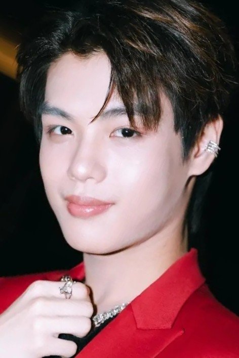 بازیگر เอิร์ธ นันทวัฒน์ ไพบูลย์ภัทรธน  