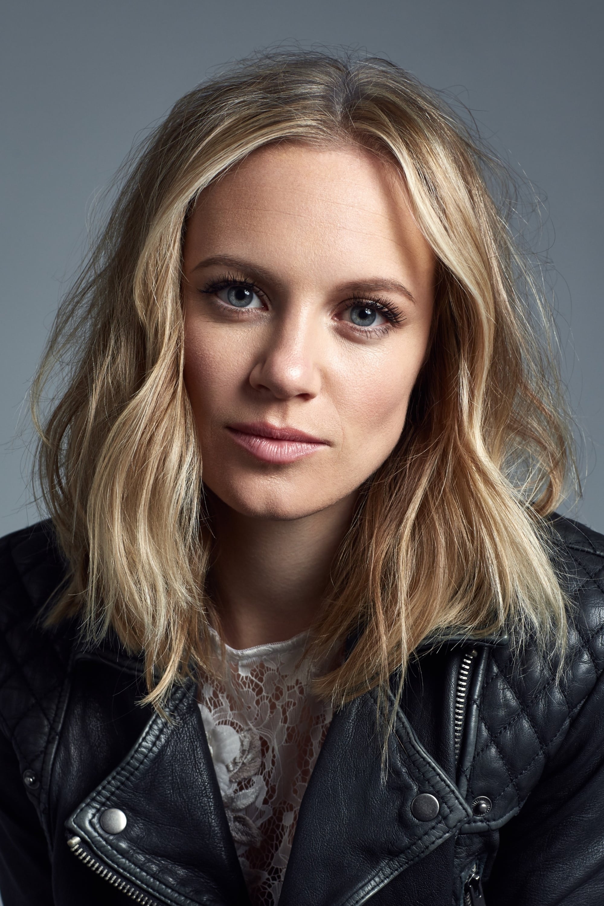 بازیگر Danielle Savre  