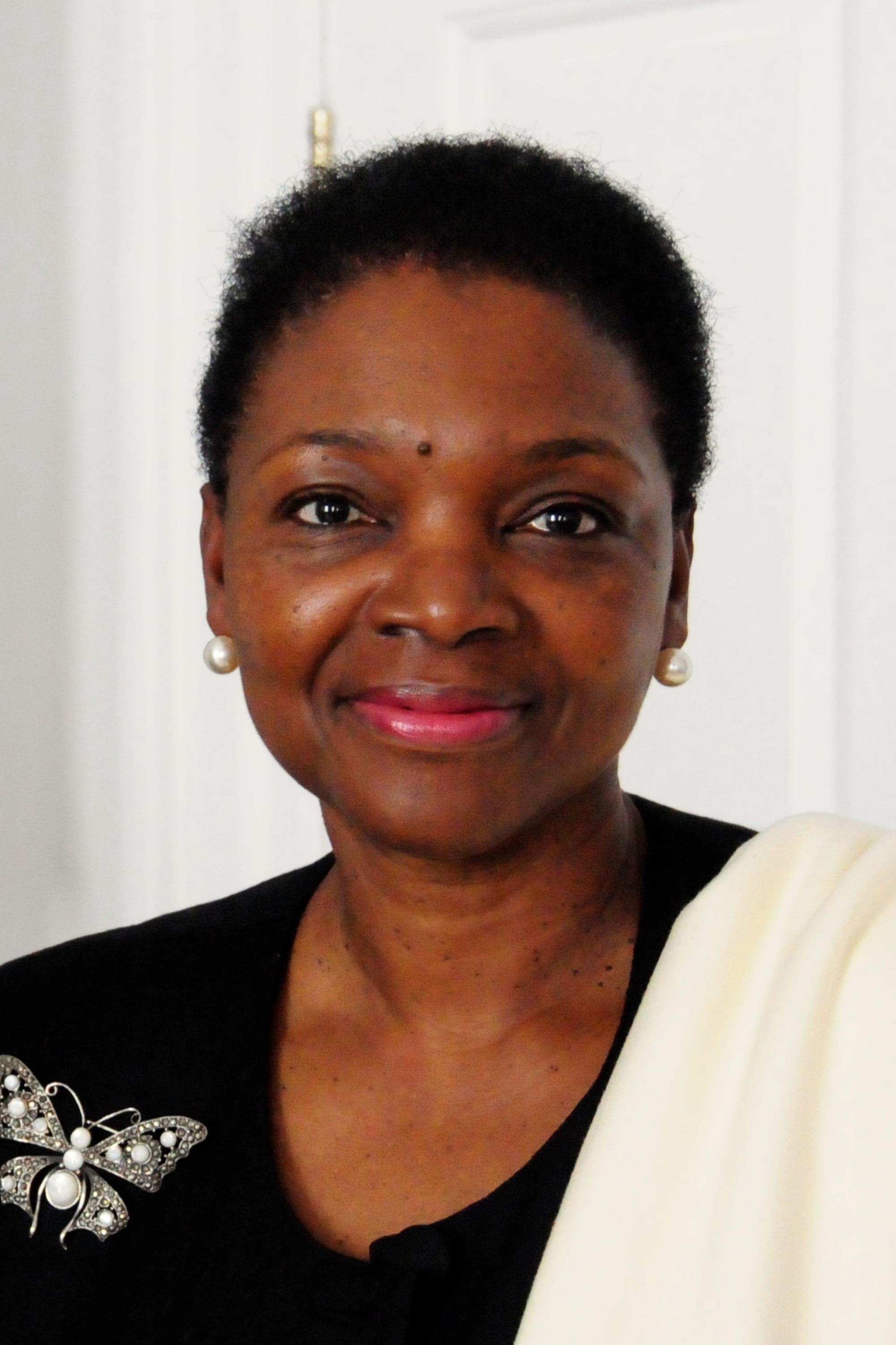 بازیگر Valerie Amos  