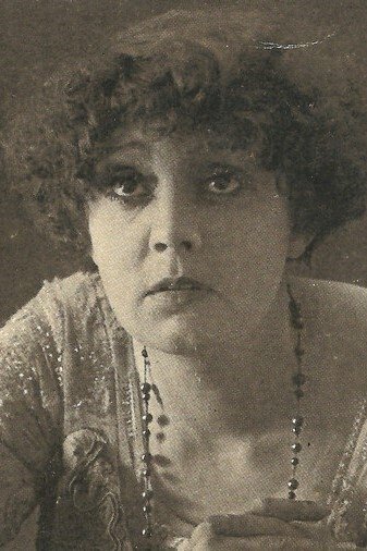 بازیگر Annie Bos  