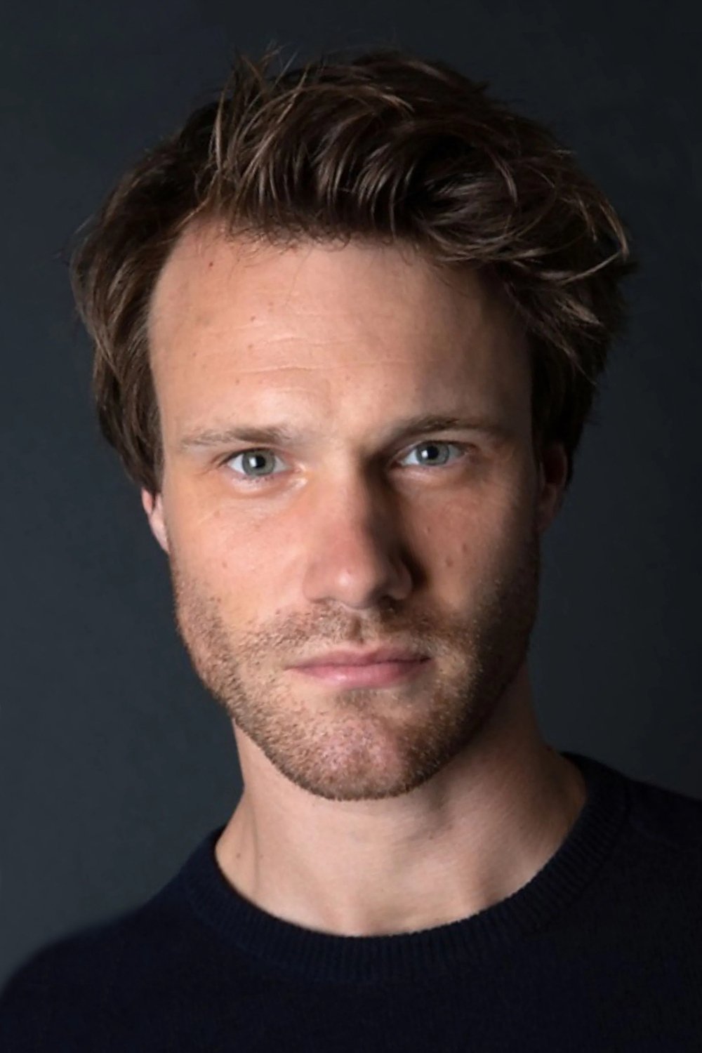 بازیگر Hugh Skinner  