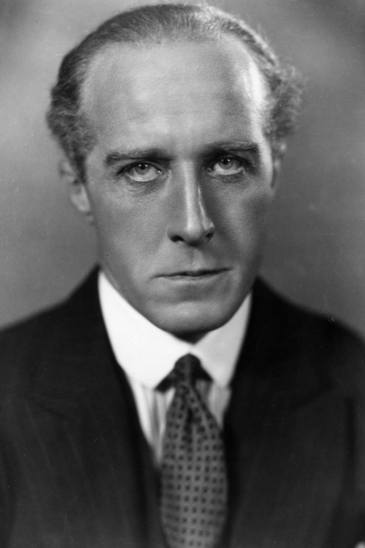 بازیگر Langhorn Burton  