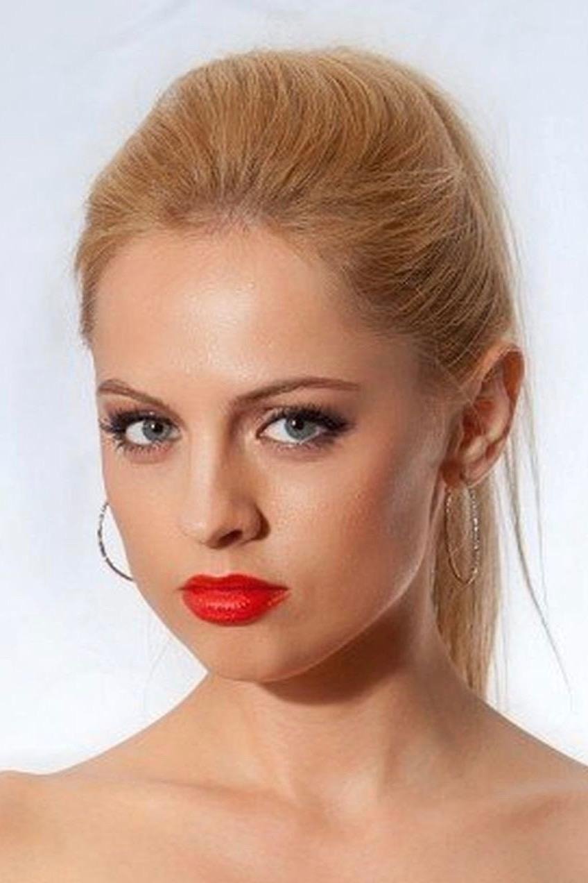 بازیگر Янина Студилина  