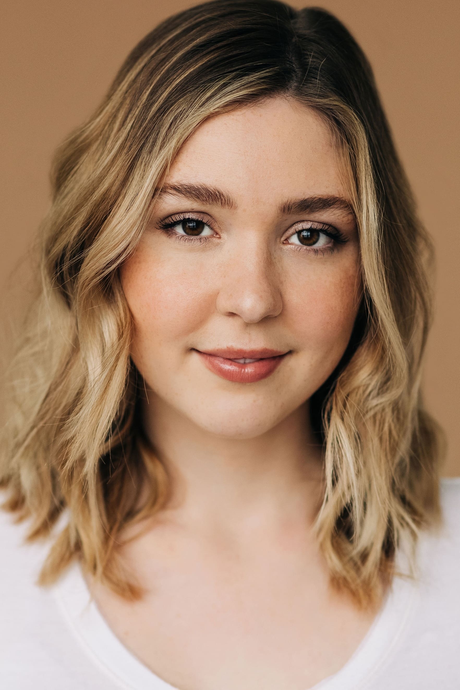 بازیگر Cozi Zuehlsdorff  