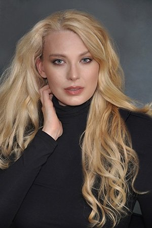 بازیگر Holly Zuelle  