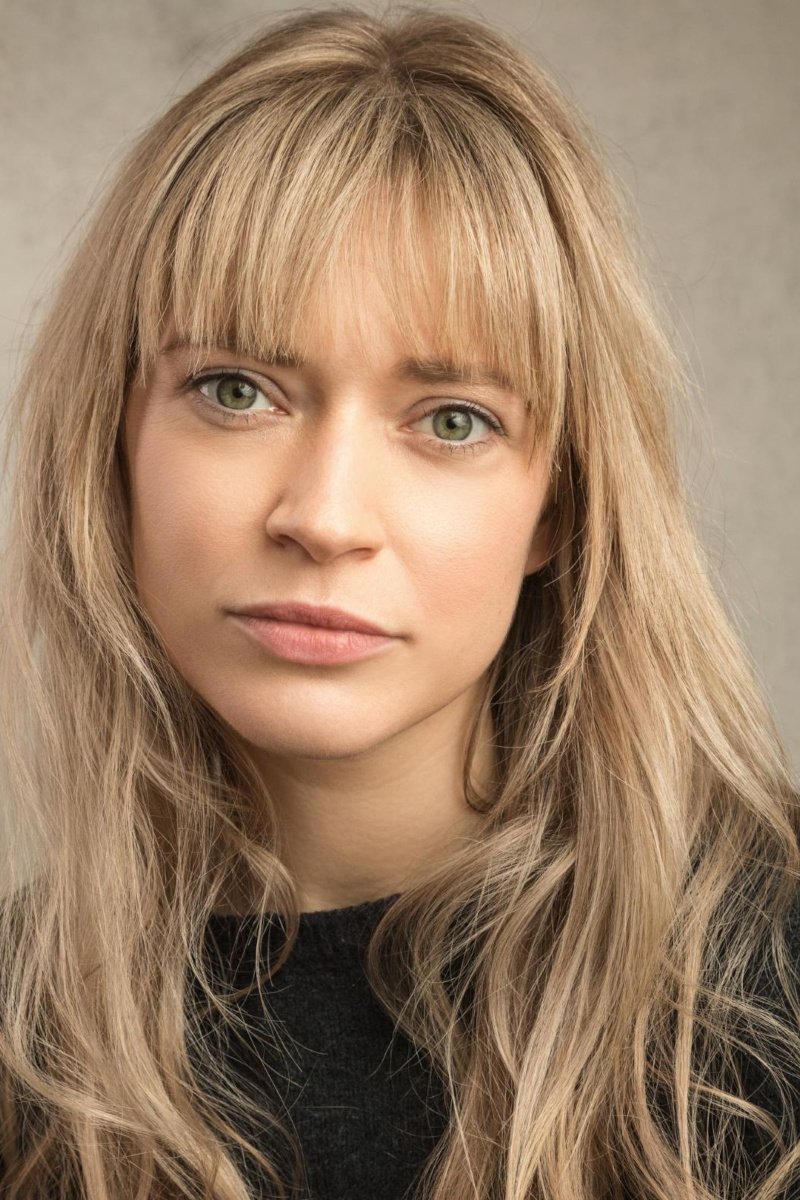 بازیگر Lily Howkins  