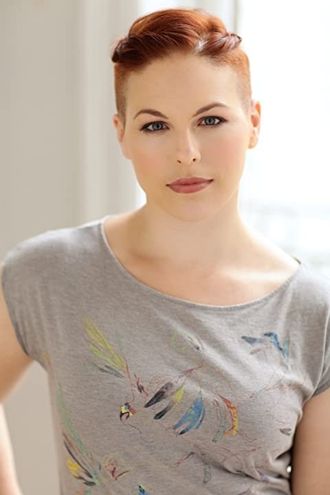 بازیگر Naomi Peters  