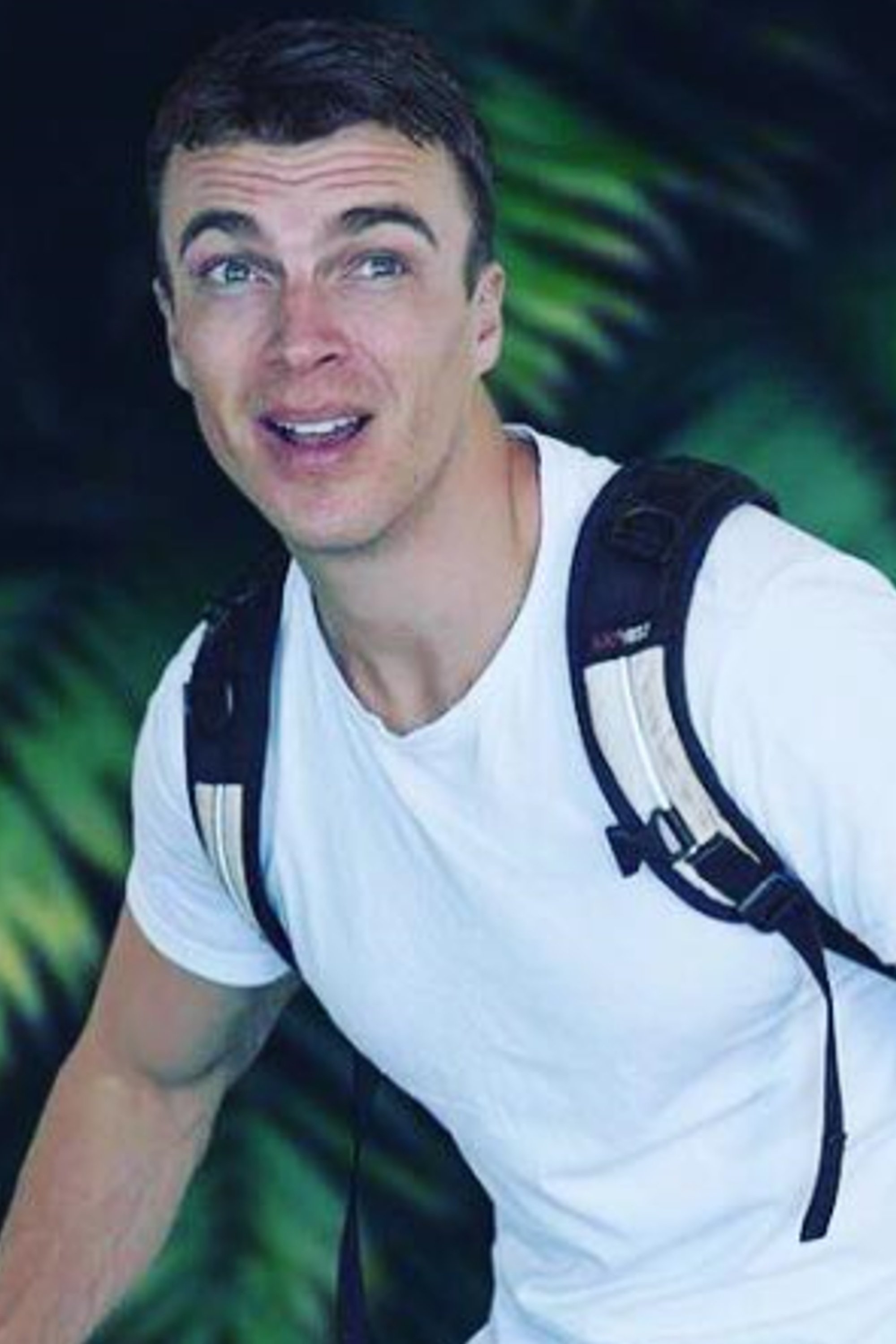 بازیگر Elliot Loney  