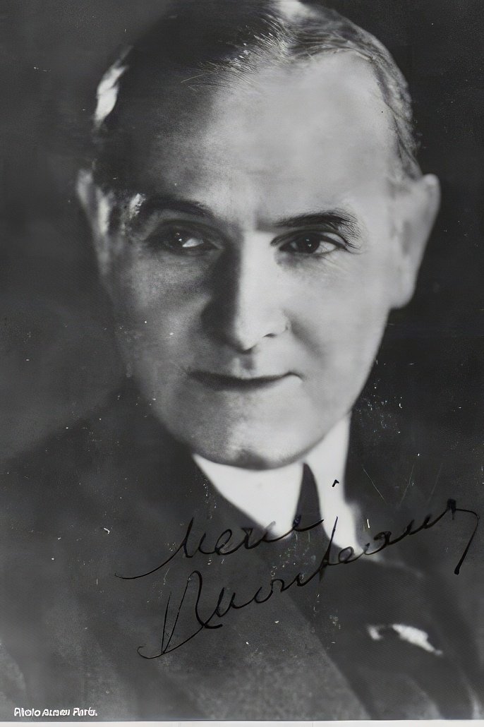 بازیگر Roger Monteaux  