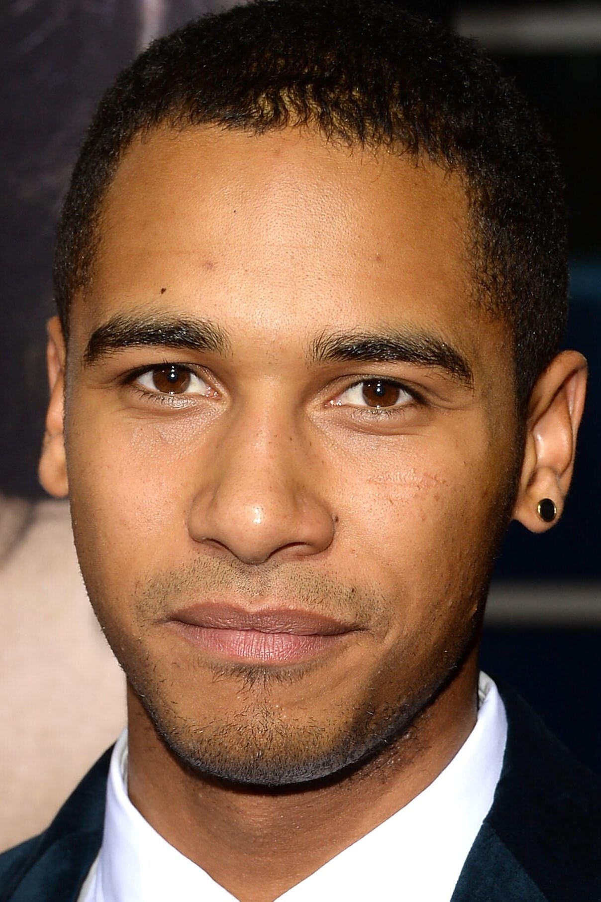 بازیگر Elliot Knight  