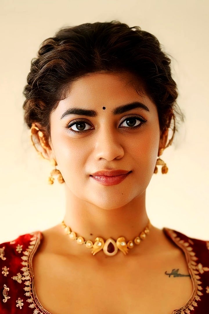 بازیگر Abhignya Vuthaluru  