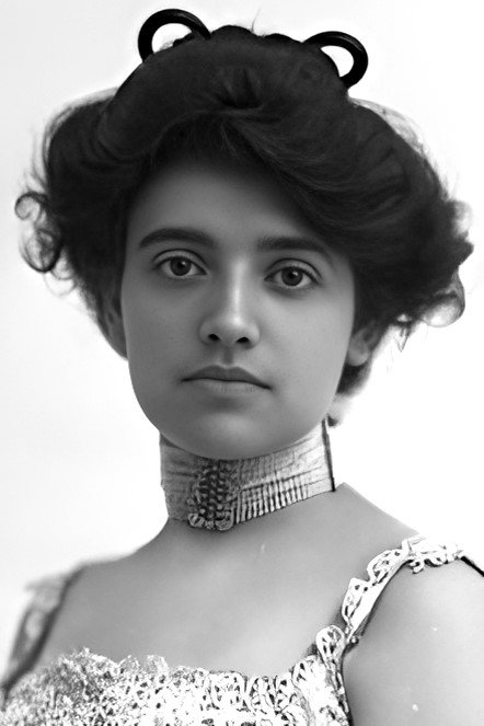 بازیگر Bijou Fernandez  