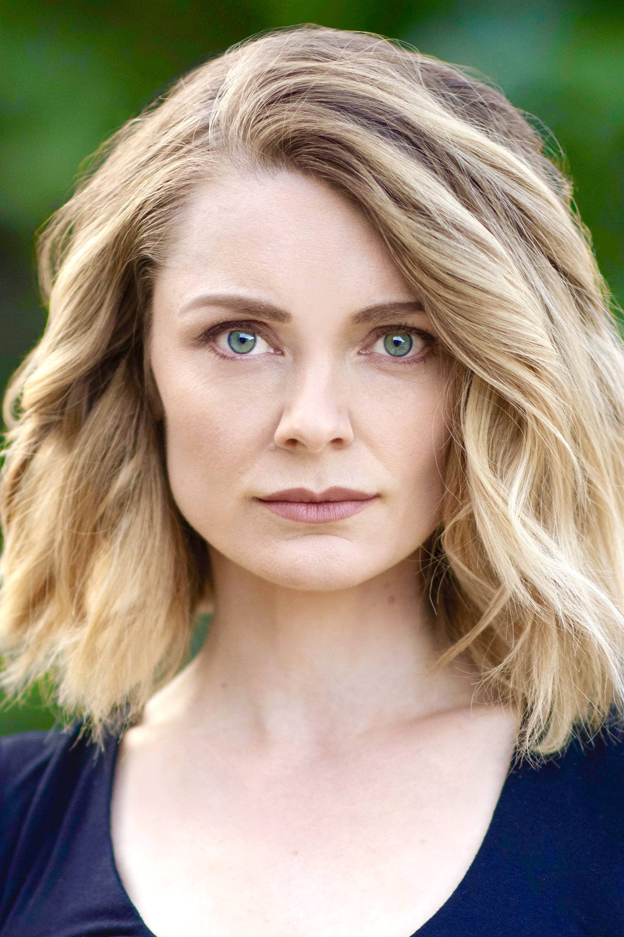 بازیگر Angelique Pretorius  
