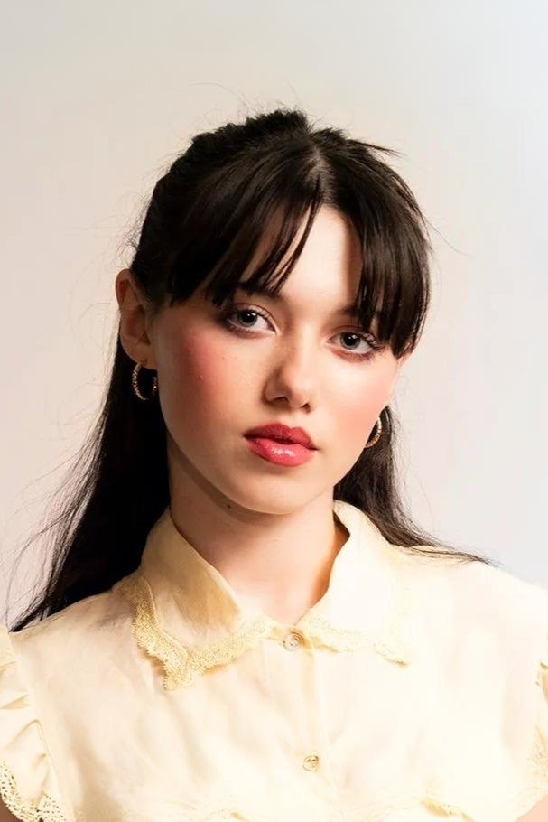 بازیگر Violet McGraw  