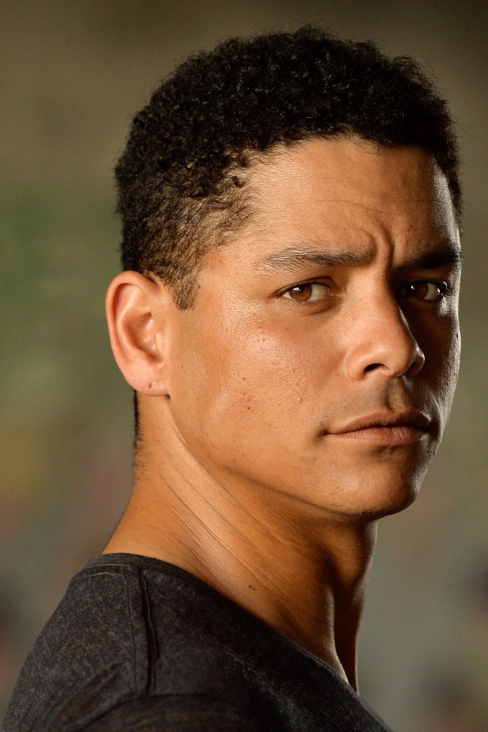 بازیگر Charlie Barnett  