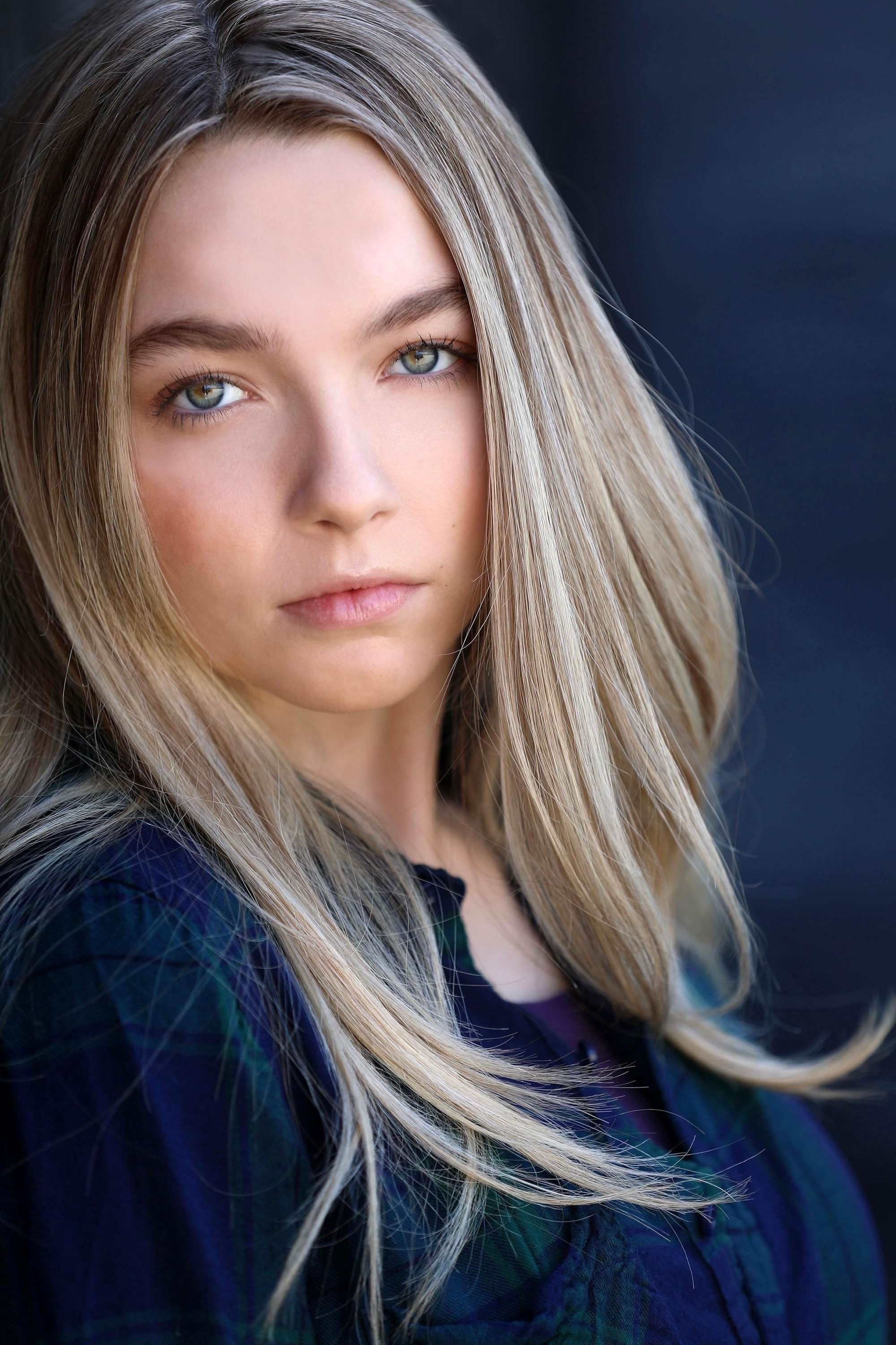 بازیگر Avery Blythe  