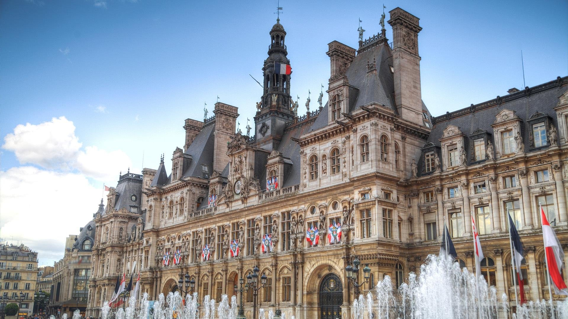 L'Hôtel de ville : Mégastructure parisienne|L'Hôtel de ville : Mégastructure parisienne
