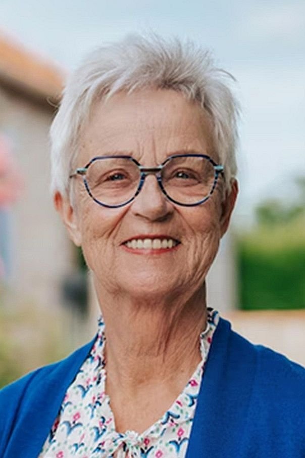 بازیگر Magda van der Linde (75)  