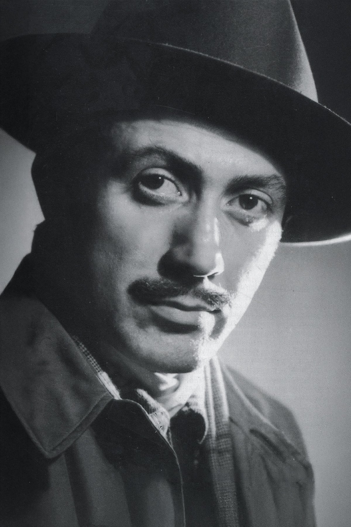 بازیگر Orhon M. Arıburnu  