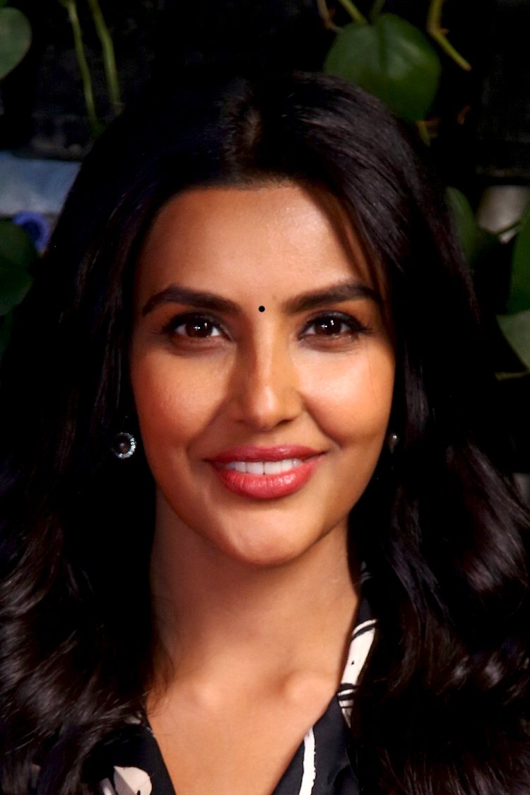 بازیگر Priya Anand  